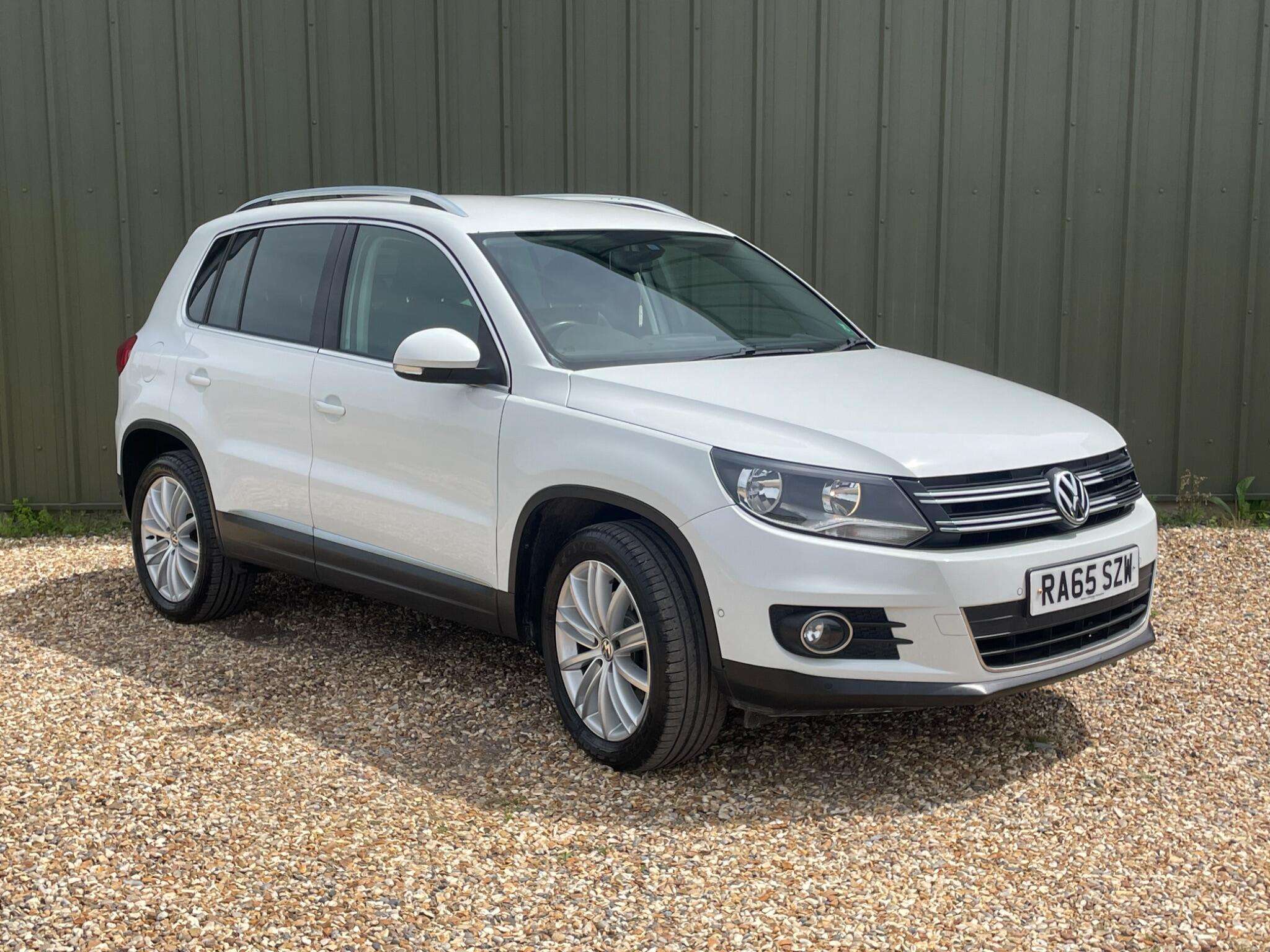 A 2016 VOLKSWAGEN TIGUAN 2.0 TDI BlueMotion Tech Match Edition DSG 4WD Euro 6 (s/s) 5dr A 2016 VOLKSWAGEN TIGUAN 2.0 TDI BlueMotion Tech Match Edition DSG 4WD Euro 6 (s/s) 5dr