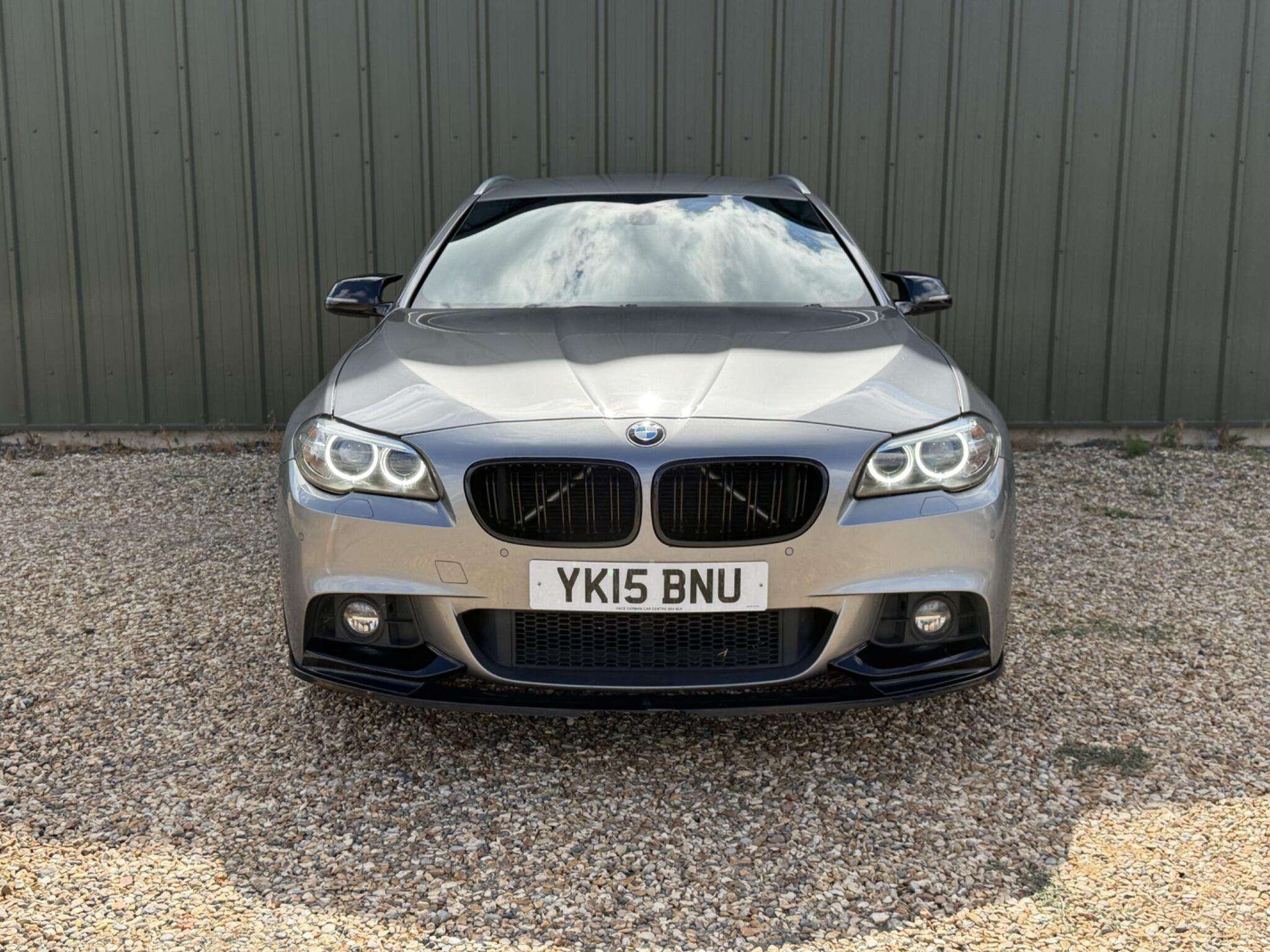 A 2015 BMW 5 SERIES 2.0 520d M Sport Touring Auto Euro 6 (s/s) 5dr A 2015 BMW 5 SERIES 2.0 520d M Sport Touring Auto Euro 6 (s/s) 5dr
