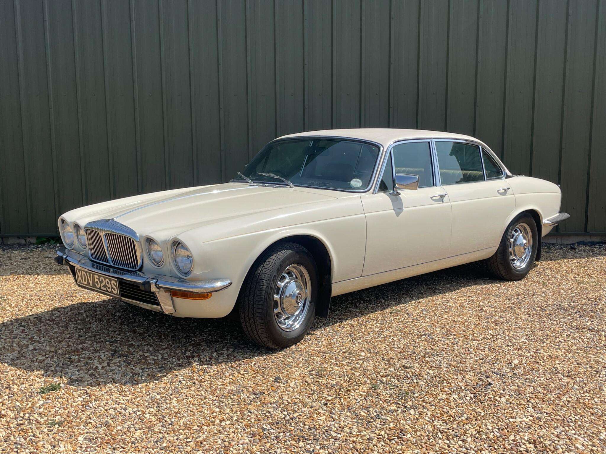 A 1978 DAIMLER SOVEREIGN A 1978 DAIMLER SOVEREIGN