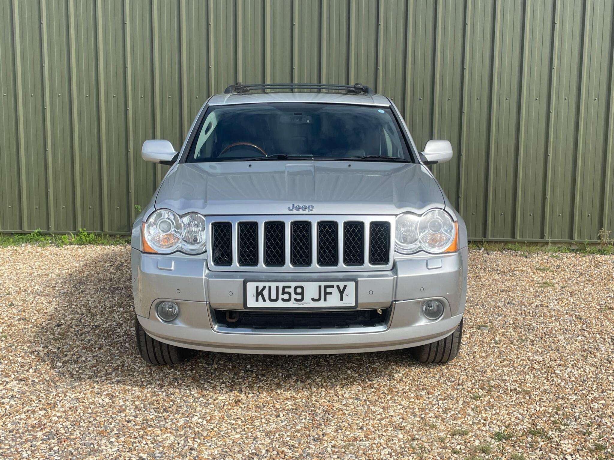 A 2009 JEEP GRAND CHEROKEE 3.0 CRD Overland 4WD 5dr A 2009 JEEP GRAND CHEROKEE 3.0 CRD Overland 4WD 5dr
