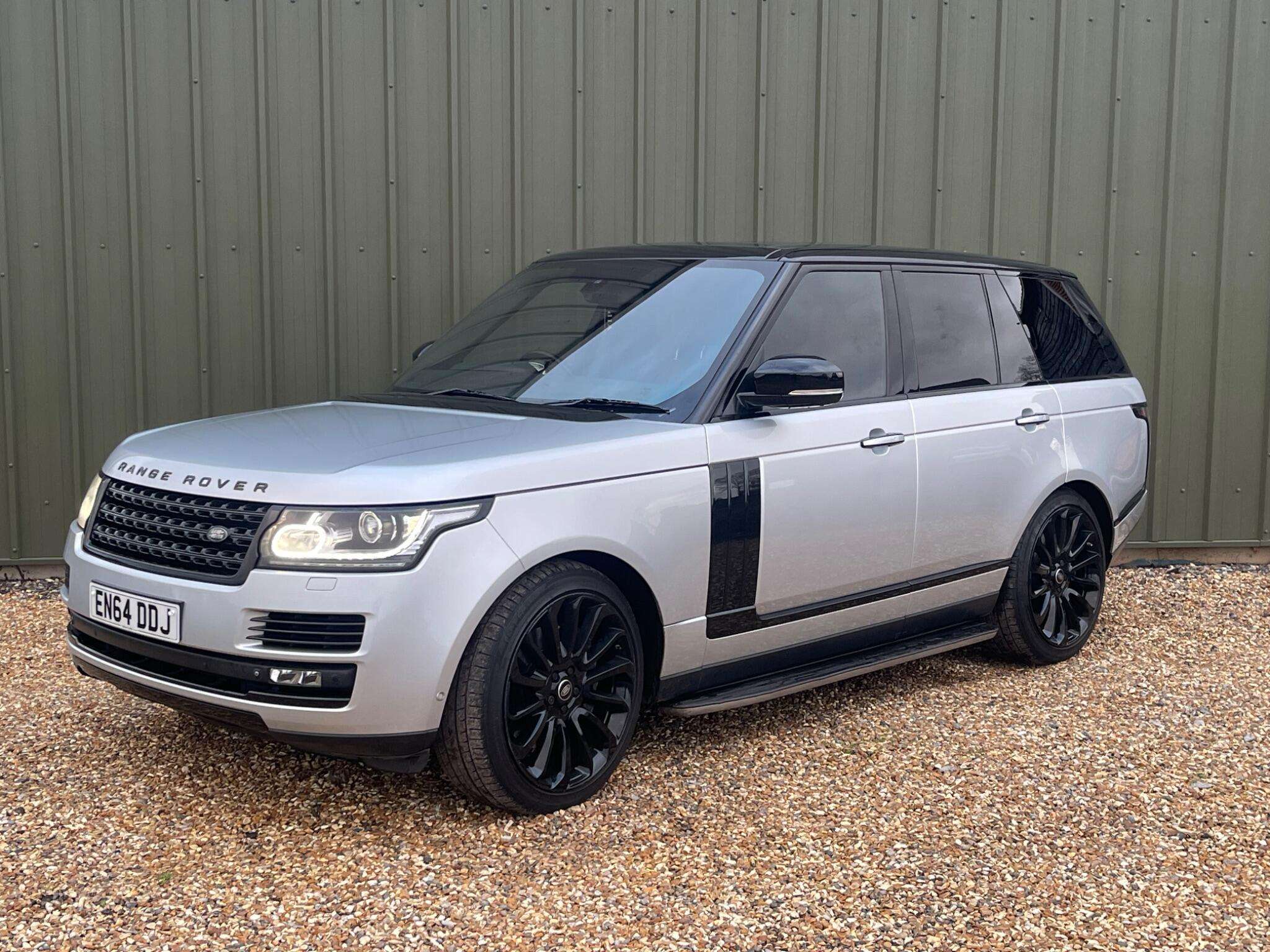 A 2014 LAND ROVER RANGE ROVER 4.4 SD V8 Autobiography Auto 4WD Euro 5 5dr A 2014 LAND ROVER RANGE ROVER 4.4 SD V8 Autobiography Auto 4WD Euro 5 5dr