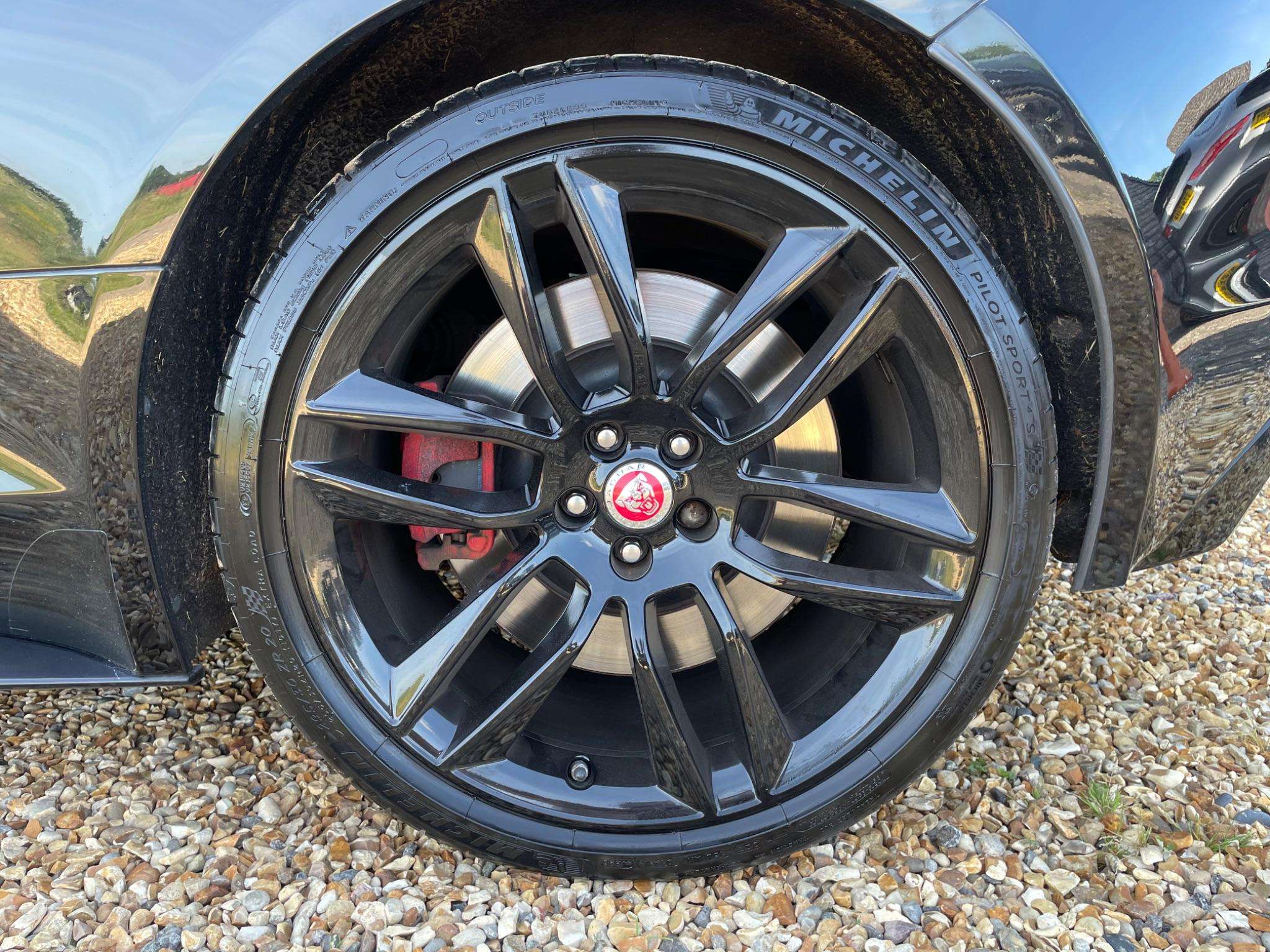 null JAGUAR F-TYPE null JAGUAR F-TYPE