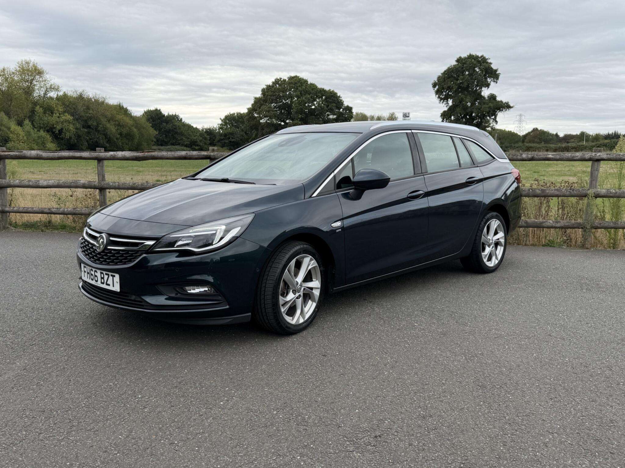 A 2017 VAUXHALL ASTRA 1.6 CDTi SRi Nav Sports Tourer Euro 6 5dr A 2017 VAUXHALL ASTRA 1.6 CDTi SRi Nav Sports Tourer Euro 6 5dr