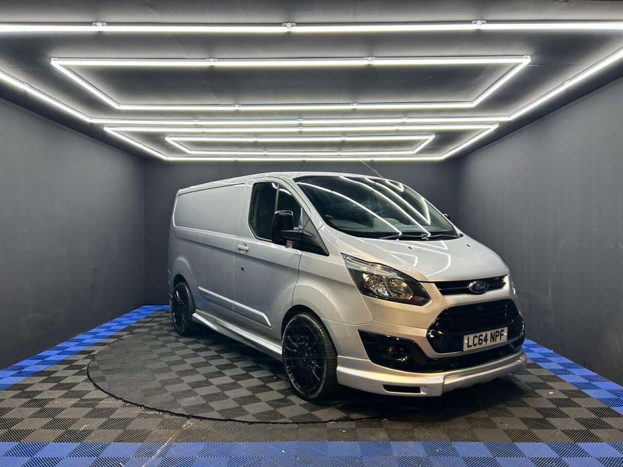 A 2015 FORD TRANSIT CUSTOM 2.2 TDCi 270 Panel Van 5dr Diesel Manual L1 H1 (186 g/km, 123 bhp) 2 KEYS R A 2015 FORD TRANSIT CUSTOM 2.2 TDCi 270 Panel Van 5dr Diesel Manual L1 H1 (186 g/km, 123 bhp) 2 KEYS R