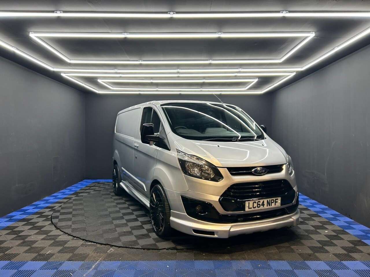 A 2015 FORD TRANSIT CUSTOM 2.2 TDCi 270 Panel Van 5dr Diesel Manual L1 H1 (186 g/km, 123 bhp) 2 KEYS R A 2015 FORD TRANSIT CUSTOM 2.2 TDCi 270 Panel Van 5dr Diesel Manual L1 H1 (186 g/km, 123 bhp) 2 KEYS R