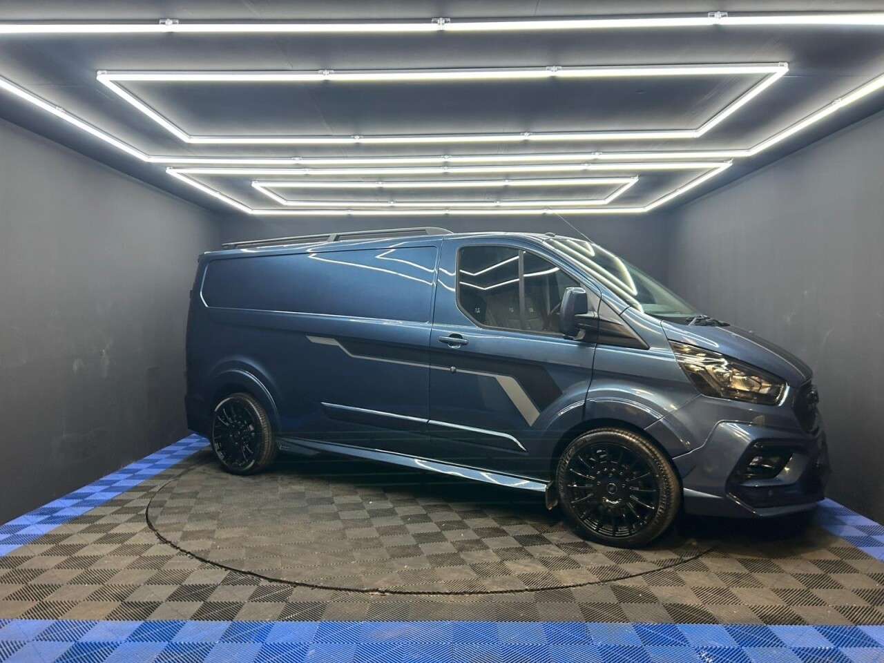 A 2018 FORD TRANSIT CUSTOM 2.0 300 EcoBlue Trend Panel Van 5dr Diesel Manual L2 H1 Euro 6 (105 ps) 2 K A 2018 FORD TRANSIT CUSTOM 2.0 300 EcoBlue Trend Panel Van 5dr Diesel Manual L2 H1 Euro 6 (105 ps) 2 K