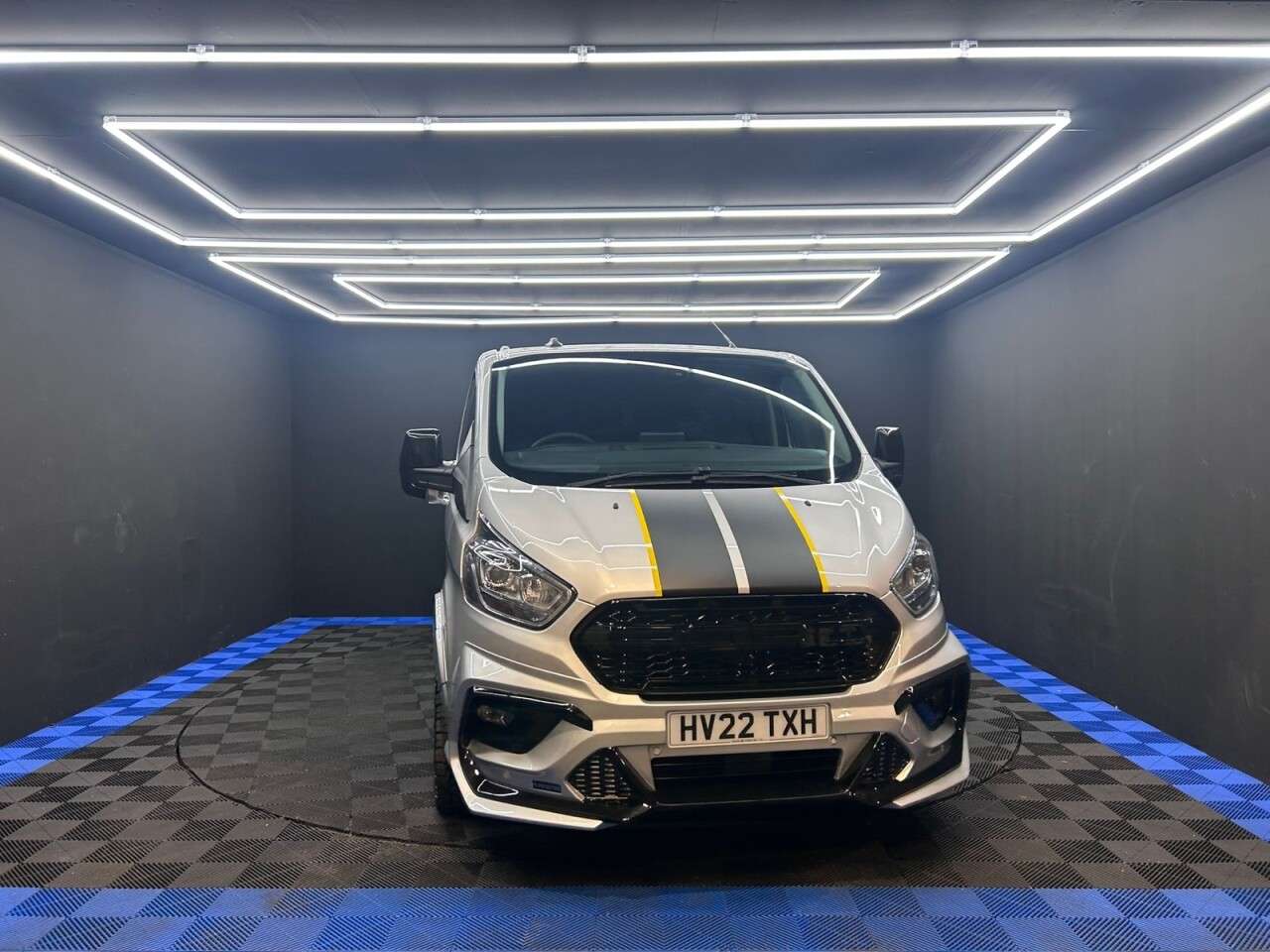 A 2022 FORD TRANSIT CUSTOM 2.0 320 EcoBlue Limited Crew Van Double Cab 5dr Diesel Manual L2 H1 Euro 6 A 2022 FORD TRANSIT CUSTOM 2.0 320 EcoBlue Limited Crew Van Double Cab 5dr Diesel Manual L2 H1 Euro 6