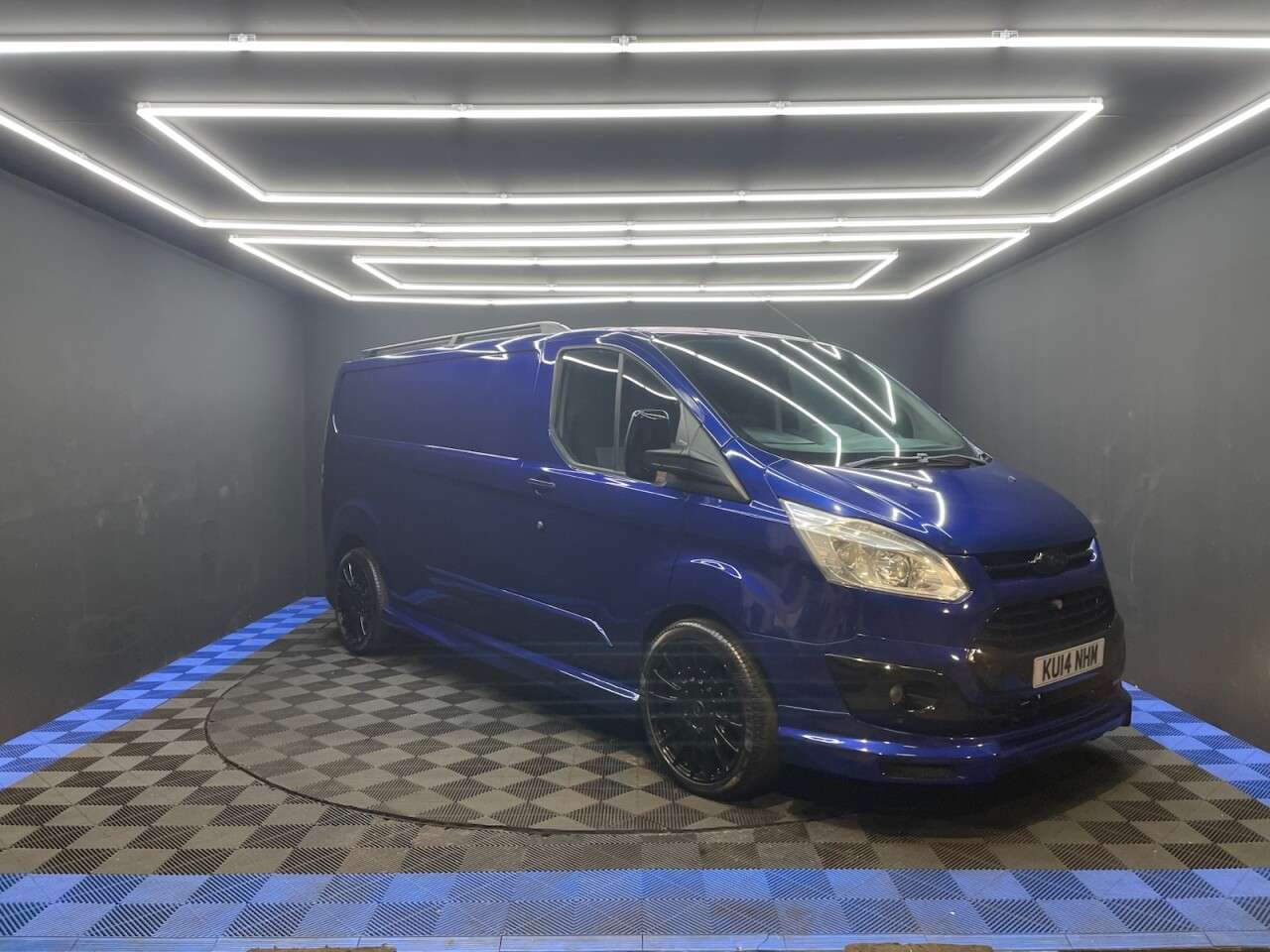 A 2014 FORD TRANSIT CUSTOM 2.2 TDCi 290 Limited Panel Van 5dr Diesel Manual L2 H1 (186 g/km, 123 bhp) A 2014 FORD TRANSIT CUSTOM 2.2 TDCi 290 Limited Panel Van 5dr Diesel Manual L2 H1 (186 g/km, 123 bhp)