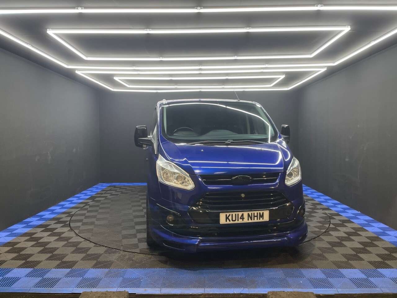 A 2014 FORD TRANSIT CUSTOM 2.2 TDCi 290 Limited Panel Van 5dr Diesel Manual L2 H1 (186 g/km, 123 bhp) A 2014 FORD TRANSIT CUSTOM 2.2 TDCi 290 Limited Panel Van 5dr Diesel Manual L2 H1 (186 g/km, 123 bhp)
