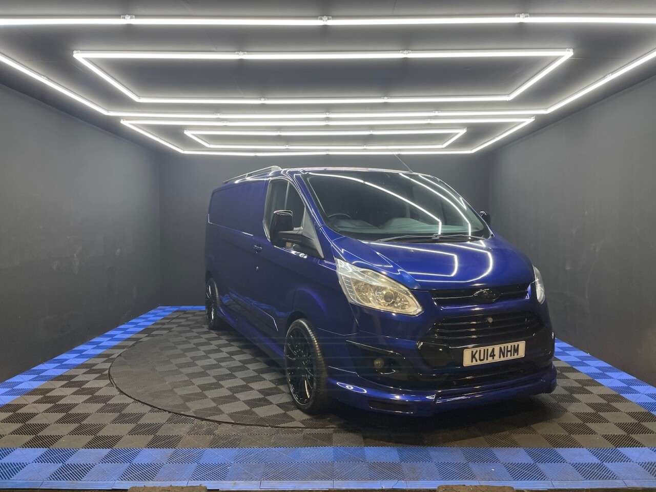 A 2014 FORD TRANSIT CUSTOM 2.2 TDCi 290 Limited Panel Van 5dr Diesel Manual L2 H1 (186 g/km, 123 bhp) A 2014 FORD TRANSIT CUSTOM 2.2 TDCi 290 Limited Panel Van 5dr Diesel Manual L2 H1 (186 g/km, 123 bhp)