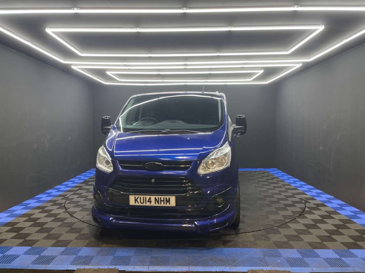 A 2014 FORD TRANSIT CUSTOM 2.2 TDCi 290 Limited Panel Van 5dr Diesel Manual L2 H1 (186 g/km, 123 bhp) A 2014 FORD TRANSIT CUSTOM 2.2 TDCi 290 Limited Panel Van 5dr Diesel Manual L2 H1 (186 g/km, 123 bhp)