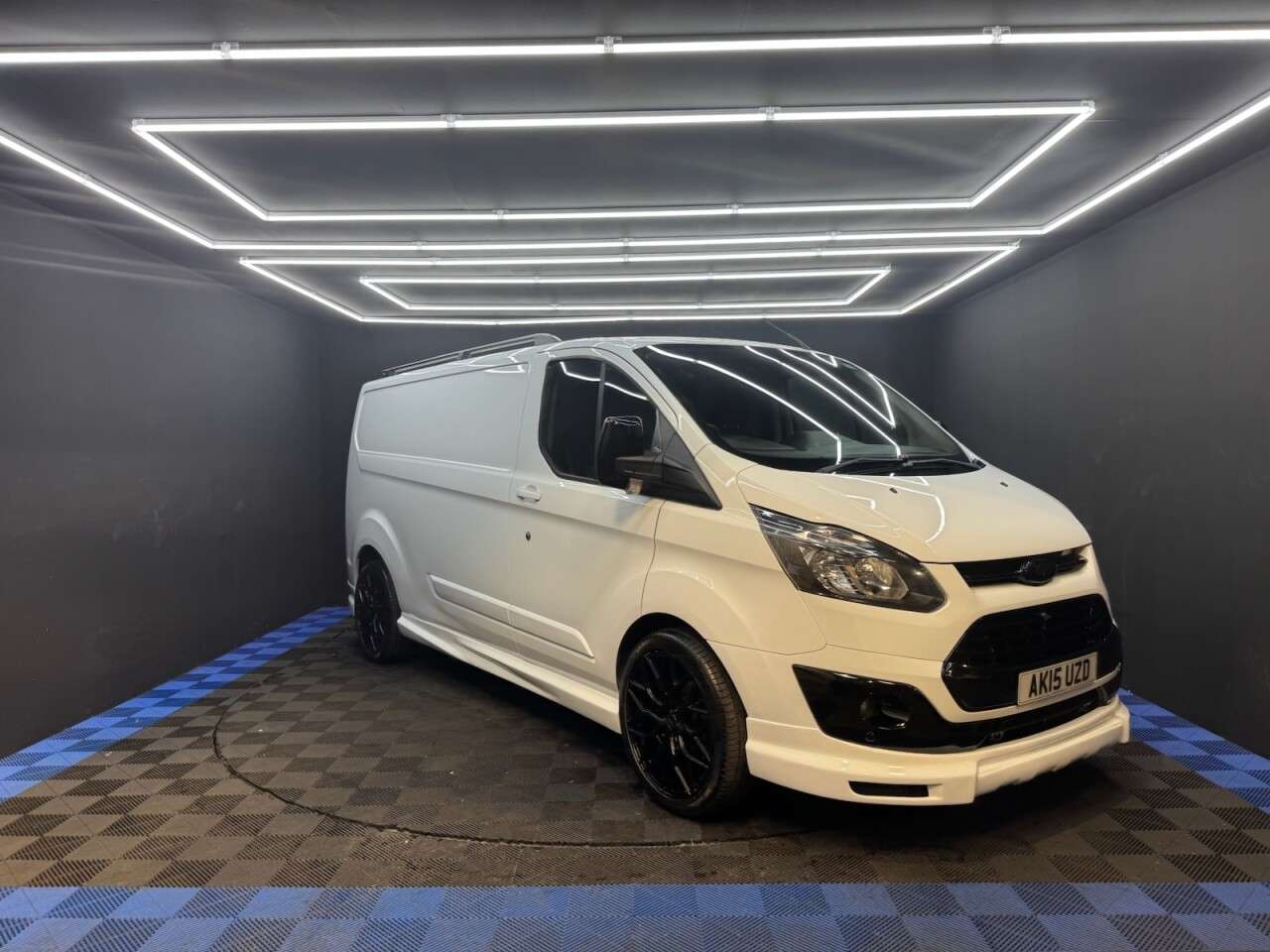 A 2015 FORD TRANSIT CUSTOM 2.2 TDCi 290 Panel Van 5dr Diesel Manual L2 H1 (186 g/km, 98 bhp) A 2015 FORD TRANSIT CUSTOM 2.2 TDCi 290 Panel Van 5dr Diesel Manual L2 H1 (186 g/km, 98 bhp)