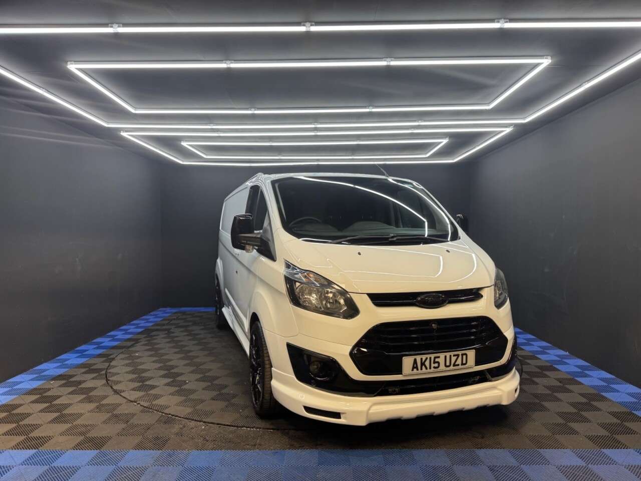 A 2015 FORD TRANSIT CUSTOM 2.2 TDCi 290 Panel Van 5dr Diesel Manual L2 H1 (186 g/km, 98 bhp) A 2015 FORD TRANSIT CUSTOM 2.2 TDCi 290 Panel Van 5dr Diesel Manual L2 H1 (186 g/km, 98 bhp)