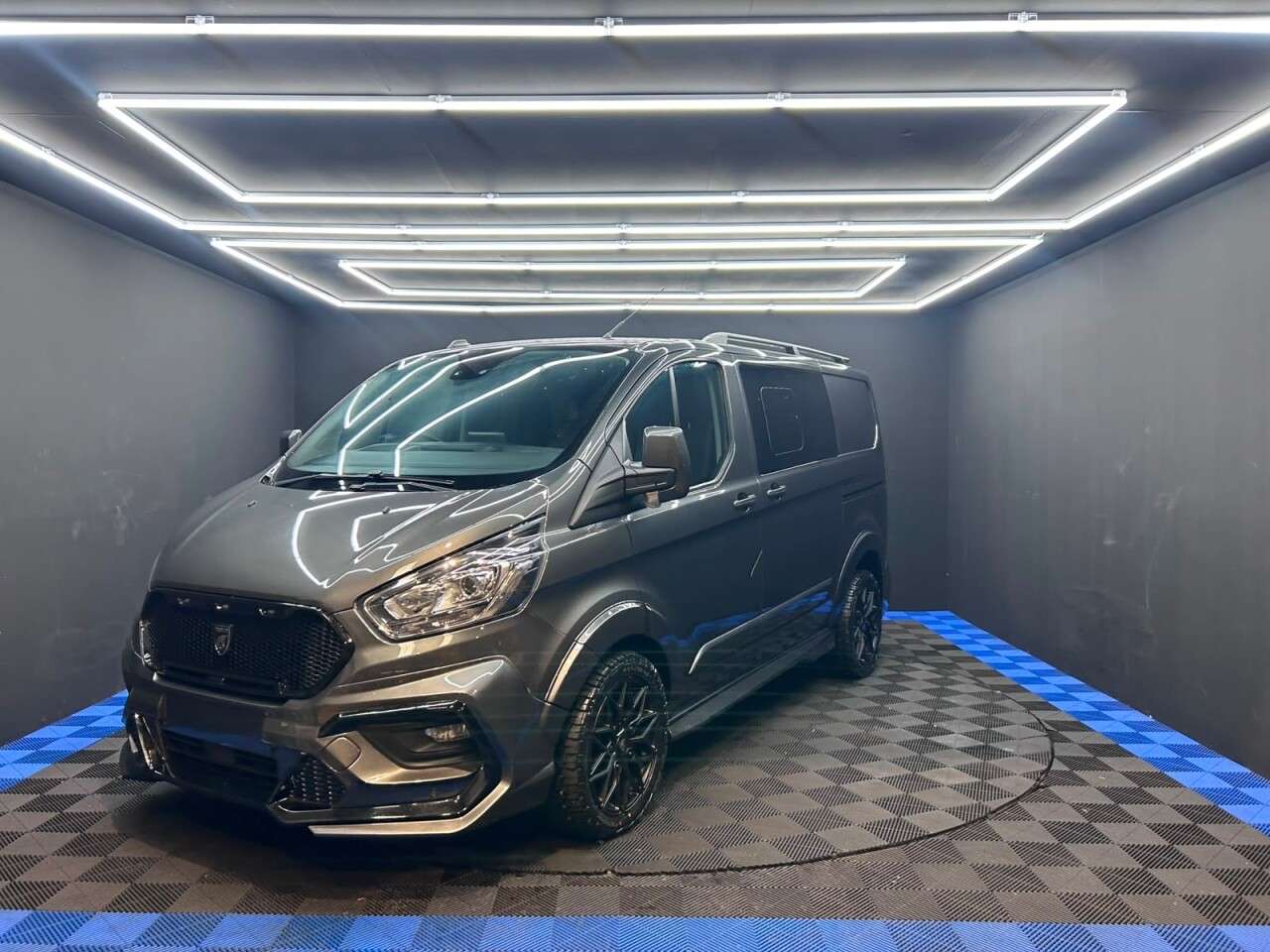A 2023 FORD TRANSIT CUSTOM 2.0 300 EcoBlue Limited Crew Van Double Cab 5dr Diesel Auto L1 H1 Euro 6 (1 A 2023 FORD TRANSIT CUSTOM 2.0 300 EcoBlue Limited Crew Van Double Cab 5dr Diesel Auto L1 H1 Euro 6 (1