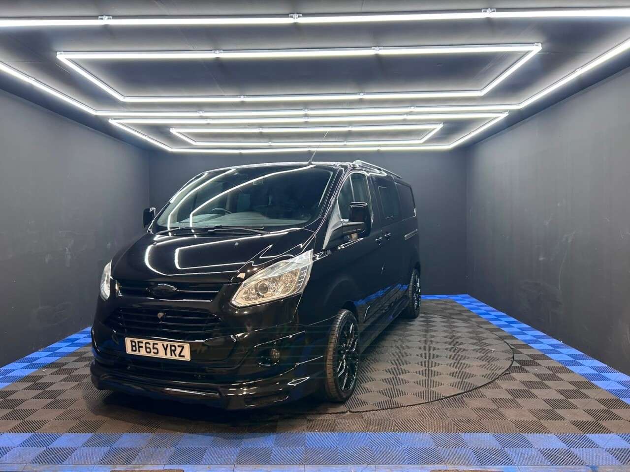 A 2015 FORD TRANSIT CUSTOM 2.2 TDCi 290 Limited Combi Van 6dr Diesel Manual L2 H1 (191 g/km, 153 bhp) A 2015 FORD TRANSIT CUSTOM 2.2 TDCi 290 Limited Combi Van 6dr Diesel Manual L2 H1 (191 g/km, 153 bhp)