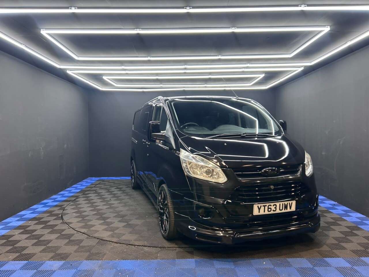 A 2013 FORD TRANSIT CUSTOM 2.2 TDCi 290 Trend Combi Van 5dr Diesel Manual L1 H1 (191 g/km, 123 bhp) A 2013 FORD TRANSIT CUSTOM 2.2 TDCi 290 Trend Combi Van 5dr Diesel Manual L1 H1 (191 g/km, 123 bhp)