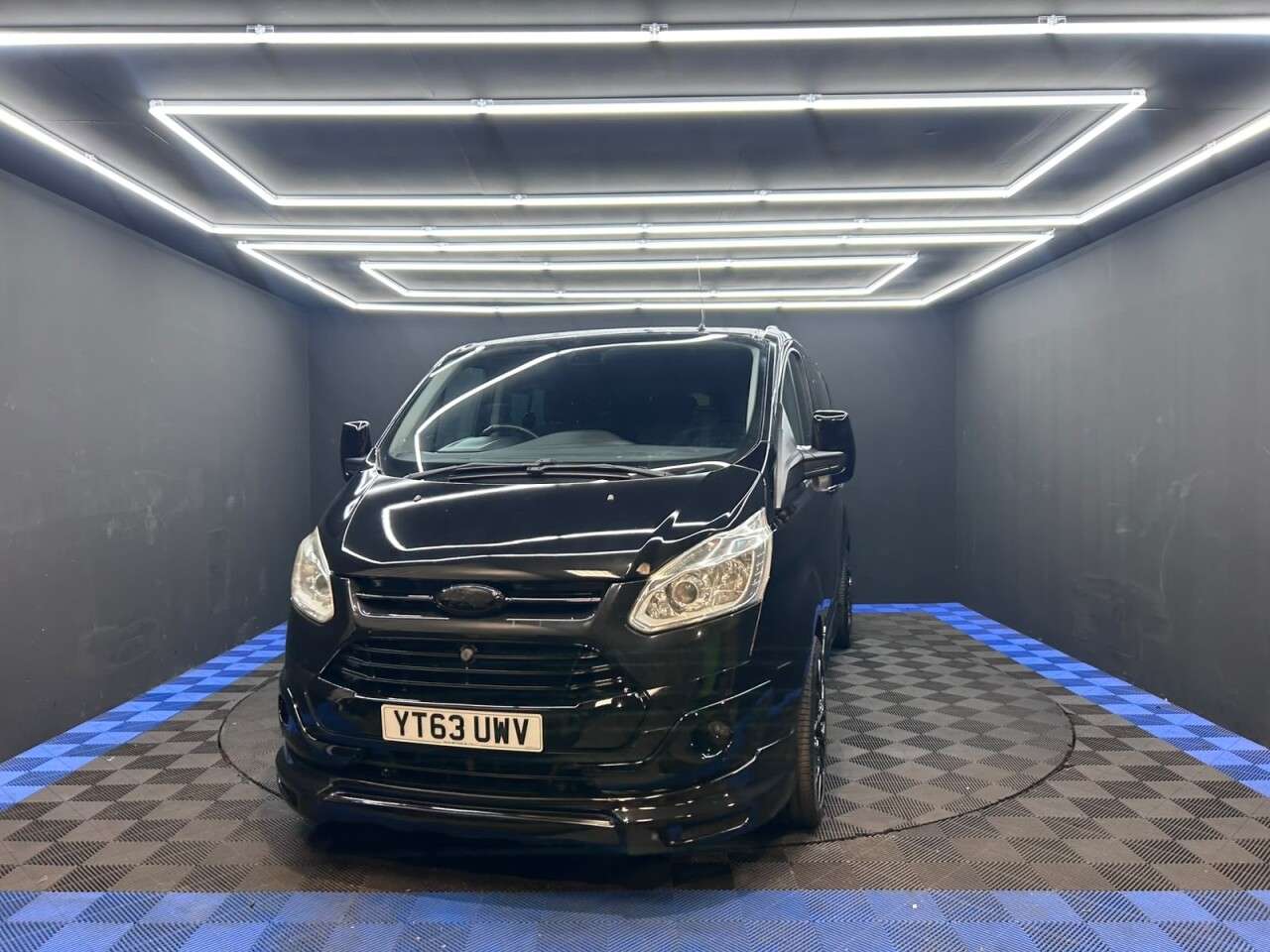 A 2013 FORD TRANSIT CUSTOM 2.2 TDCi 290 Trend Combi Van 5dr Diesel Manual L1 H1 (191 g/km, 123 bhp) A 2013 FORD TRANSIT CUSTOM 2.2 TDCi 290 Trend Combi Van 5dr Diesel Manual L1 H1 (191 g/km, 123 bhp)