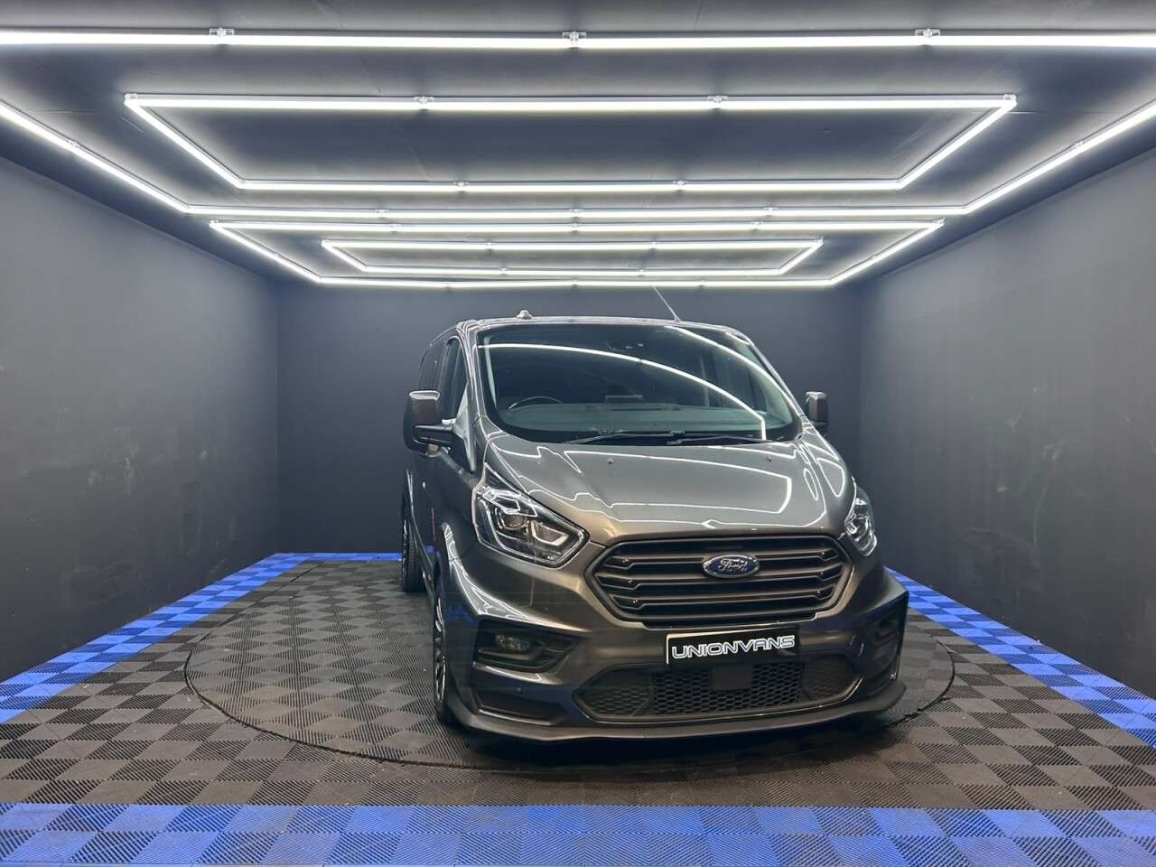 A 2020 FORD TRANSIT CUSTOM 2.0 320 EcoBlue Limited Crew Van Double Cab 5dr Diesel Auto L1 H1 Euro 6 (s A 2020 FORD TRANSIT CUSTOM 2.0 320 EcoBlue Limited Crew Van Double Cab 5dr Diesel Auto L1 H1 Euro 6 (s