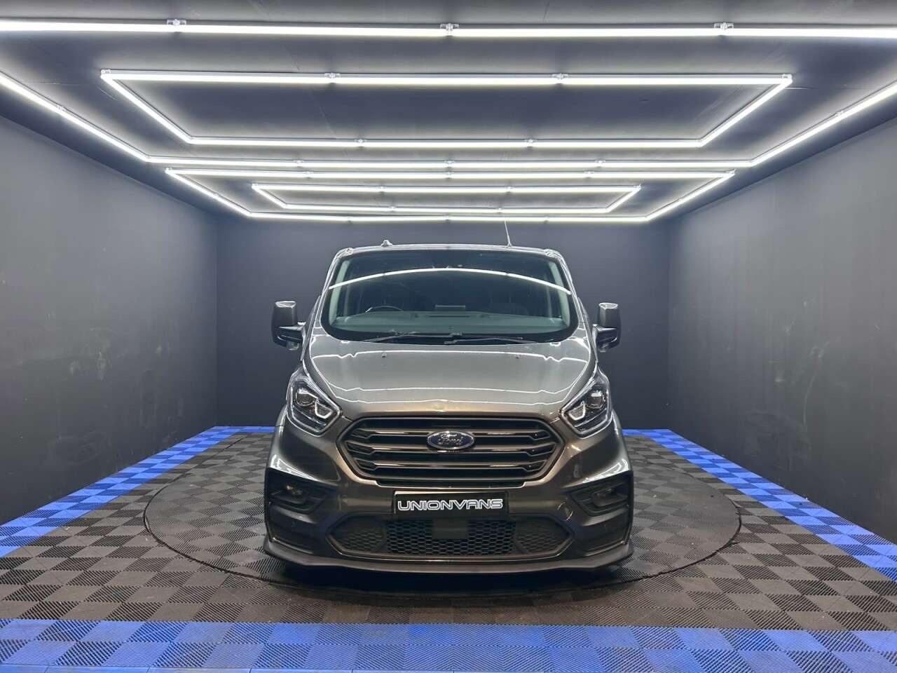 A 2020 FORD TRANSIT CUSTOM 2.0 320 EcoBlue Limited Crew Van Double Cab 5dr Diesel Auto L1 H1 Euro 6 (s A 2020 FORD TRANSIT CUSTOM 2.0 320 EcoBlue Limited Crew Van Double Cab 5dr Diesel Auto L1 H1 Euro 6 (s