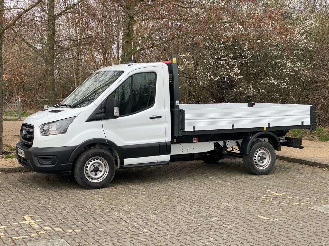 A 2024 FORD TRANSIT 2.0 350 EcoBlue Leader Chassis Cab 2dr Diesel Manual FWD L2 Euro 6 (s/s) (1 A 2024 FORD TRANSIT 2.0 350 EcoBlue Leader Chassis Cab 2dr Diesel Manual FWD L2 Euro 6 (s/s) (1