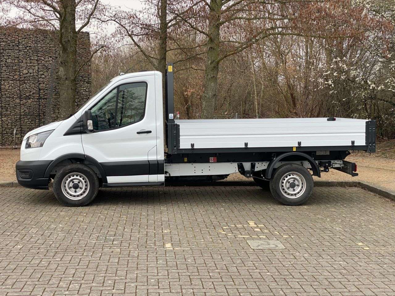 A 2024 FORD TRANSIT 2.0 350 EcoBlue Leader Chassis Cab 2dr Diesel Manual FWD L2 Euro 6 (s/s) (1 A 2024 FORD TRANSIT 2.0 350 EcoBlue Leader Chassis Cab 2dr Diesel Manual FWD L2 Euro 6 (s/s) (1
