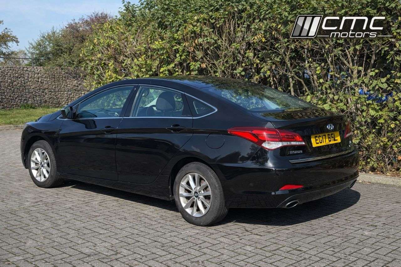 A 2017 HYUNDAI I40 1.7 CRDi Blue Drive S Saloon 4dr Diesel Manual Euro 6 (s/s) (141 ps) A 2017 HYUNDAI I40 1.7 CRDi Blue Drive S Saloon 4dr Diesel Manual Euro 6 (s/s) (141 ps)