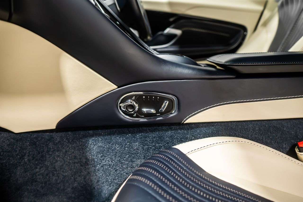 2017 ASTON MARTIN DB11 2017 ASTON MARTIN DB11