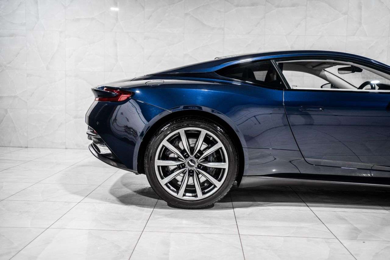 2017 ASTON MARTIN DB11 2017 ASTON MARTIN DB11