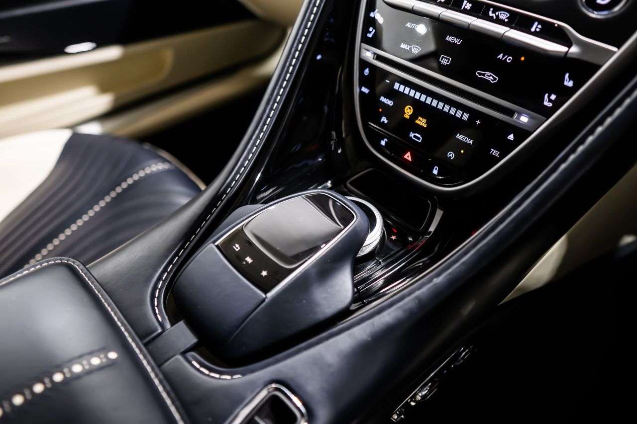2017 ASTON MARTIN DB11 2017 ASTON MARTIN DB11
