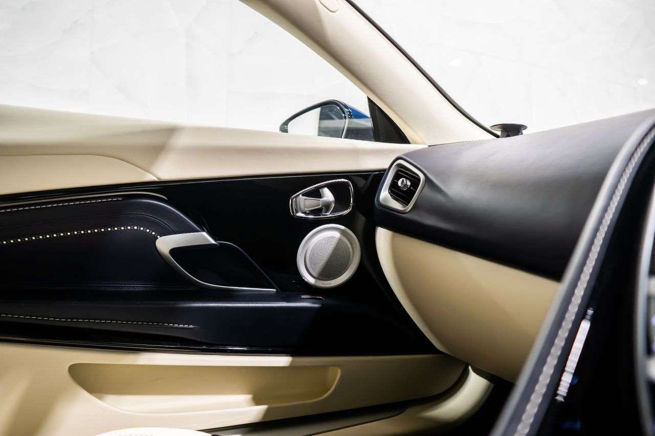 2017 ASTON MARTIN DB11 2017 ASTON MARTIN DB11