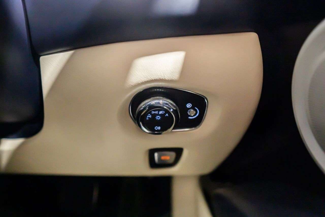 2017 ASTON MARTIN DB11 2017 ASTON MARTIN DB11