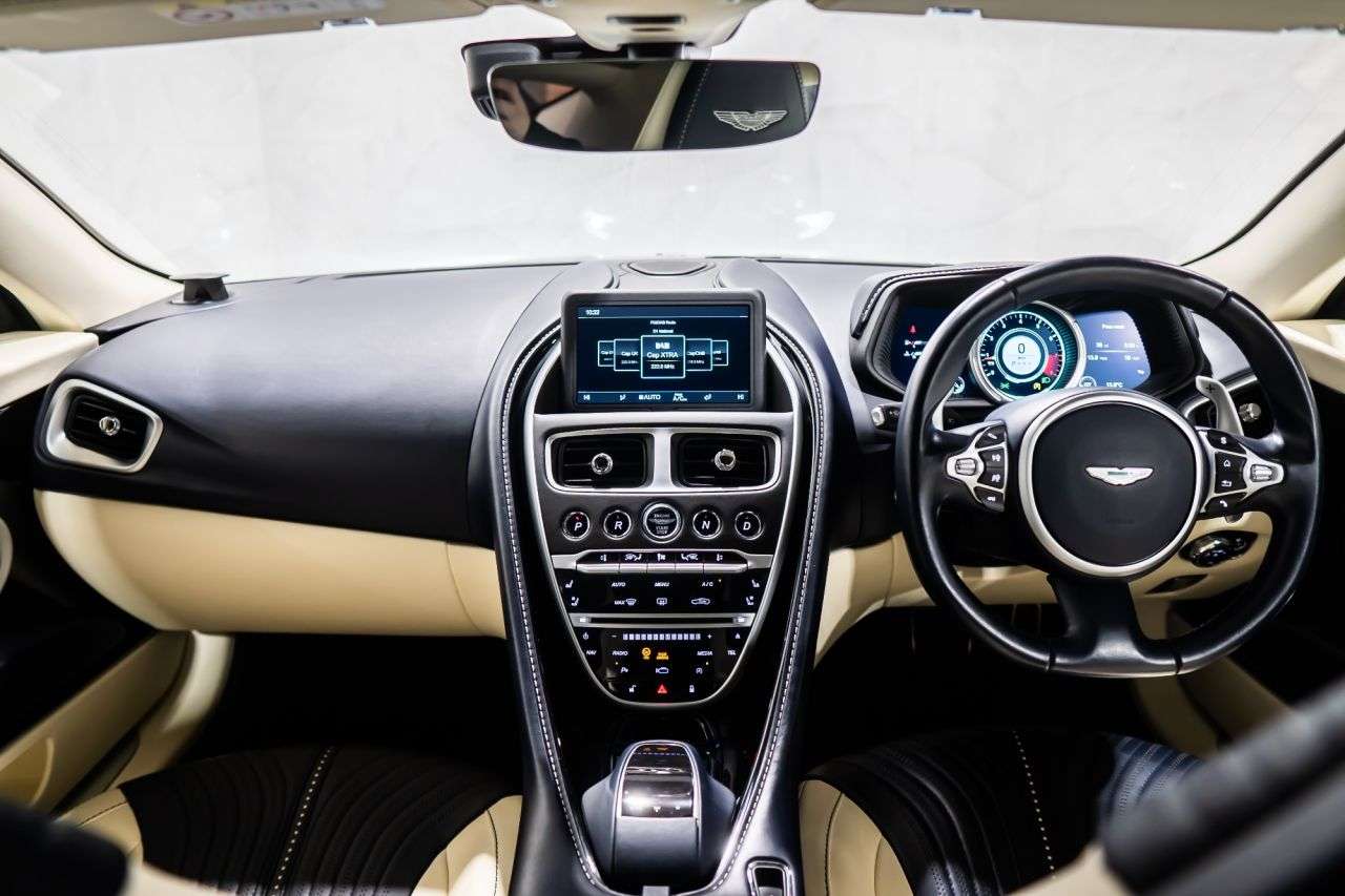 2017 ASTON MARTIN DB11 2017 ASTON MARTIN DB11