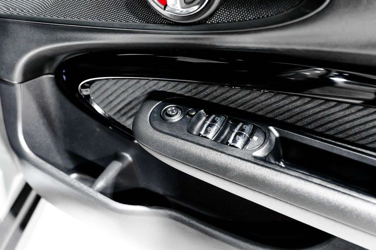 2017 MINI CLUBMAN 2017 MINI CLUBMAN