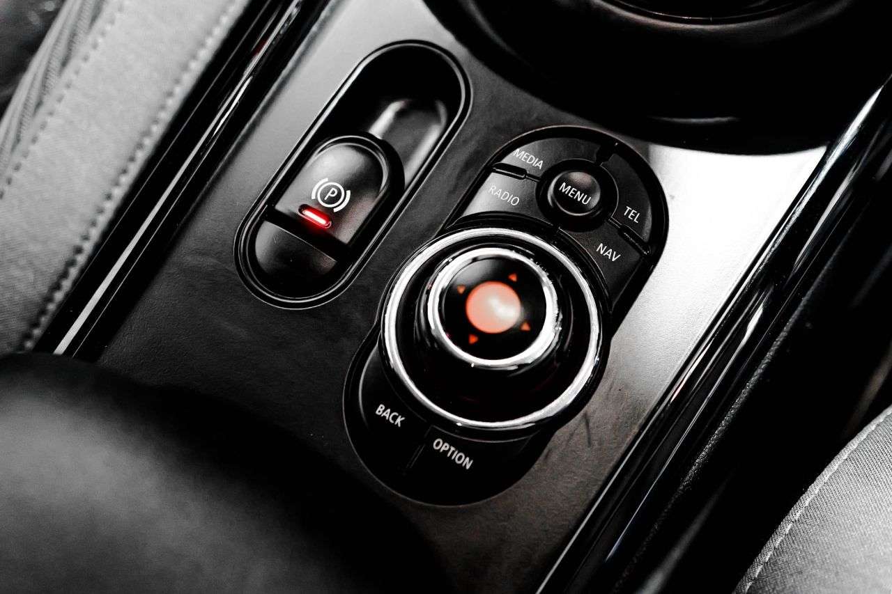 2017 MINI CLUBMAN 2017 MINI CLUBMAN