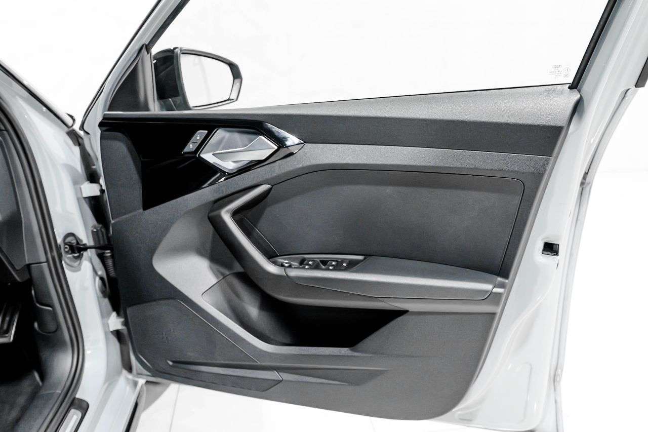 2021 AUDI A1 2021 AUDI A1