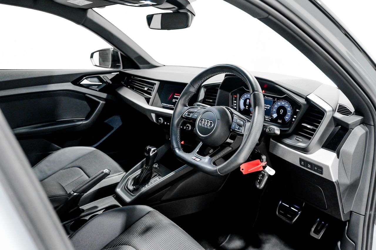 2021 AUDI A1 2021 AUDI A1