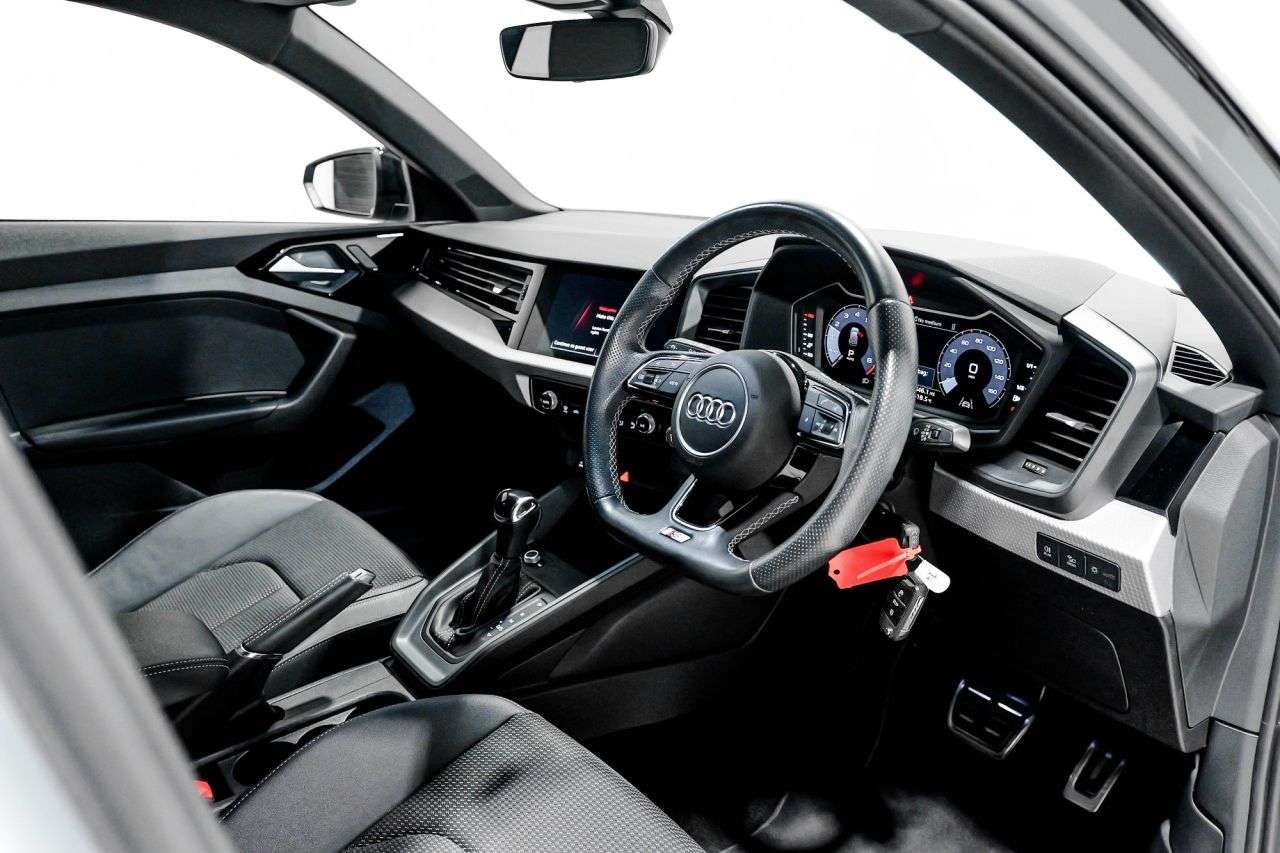 2021 AUDI A1 2021 AUDI A1