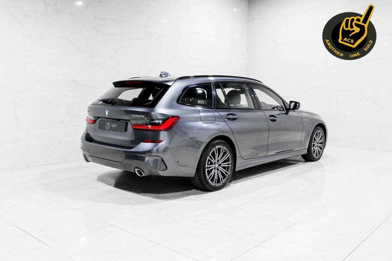 A 2020 BMW 3 SERIES 2.0 330e 12kWh M Sport Touring 5dr Petrol Plug-in Hybrid Auto xDrive Euro 6 A 2020 BMW 3 SERIES 2.0 330e 12kWh M Sport Touring 5dr Petrol Plug-in Hybrid Auto xDrive Euro 6