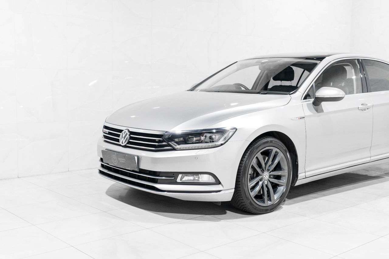A 2017 VOLKSWAGEN PASSAT 2.0 BiTDI BlueMotion Tech GT Saloon 4dr Diesel DSG 4Motion Euro 6 (s/s) (24 A 2017 VOLKSWAGEN PASSAT 2.0 BiTDI BlueMotion Tech GT Saloon 4dr Diesel DSG 4Motion Euro 6 (s/s) (24