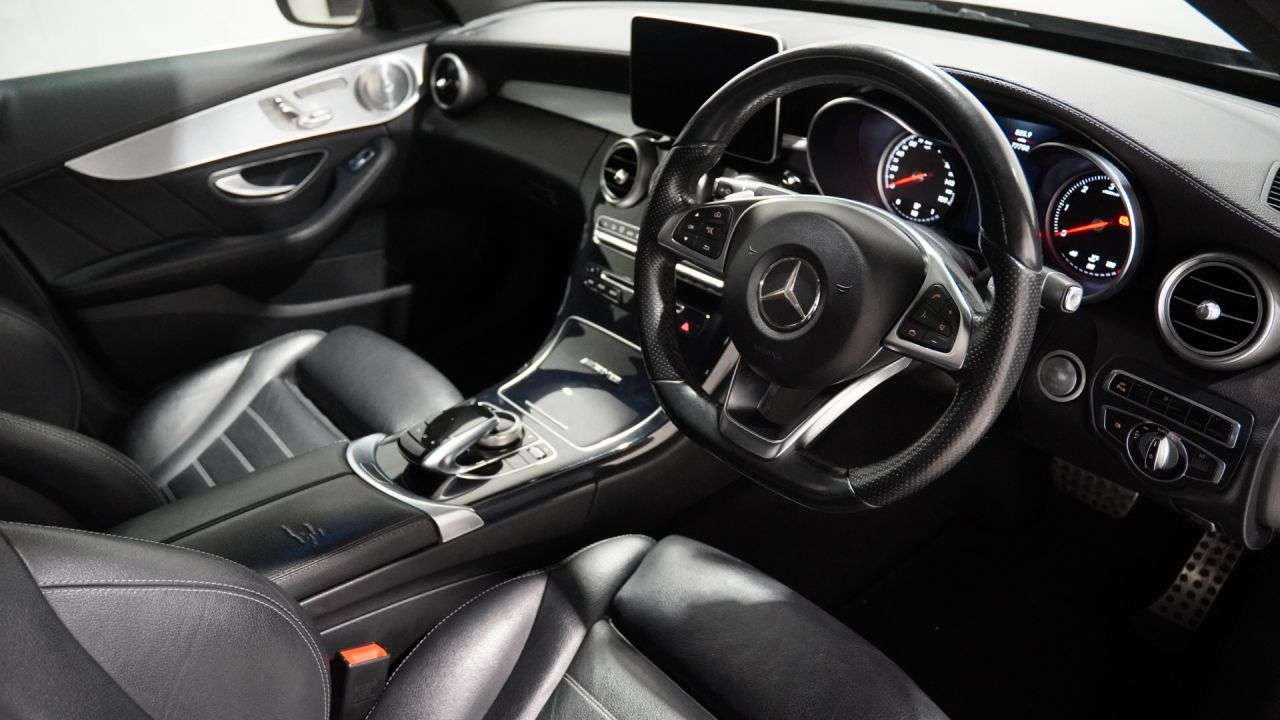 A 2015 MERCEDES-BENZ C-CLASS 2.1 C220 BlueTEC AMG Line Saloon 4dr Diesel G-Tronic+ Euro 6 (s/s) (170 ps) A 2015 MERCEDES-BENZ C-CLASS 2.1 C220 BlueTEC AMG Line Saloon 4dr Diesel G-Tronic+ Euro 6 (s/s) (170 ps)