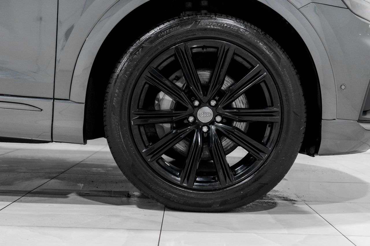 2019 AUDI Q8 2019 AUDI Q8