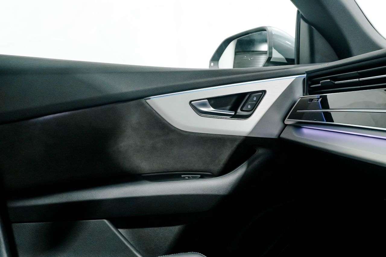 2019 AUDI Q8 2019 AUDI Q8