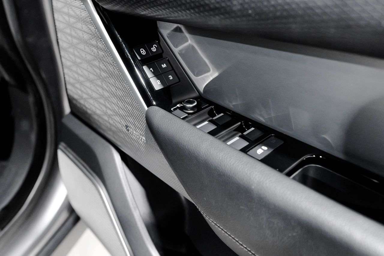 null LAND ROVER RANGE ROVER VELAR null LAND ROVER RANGE ROVER VELAR