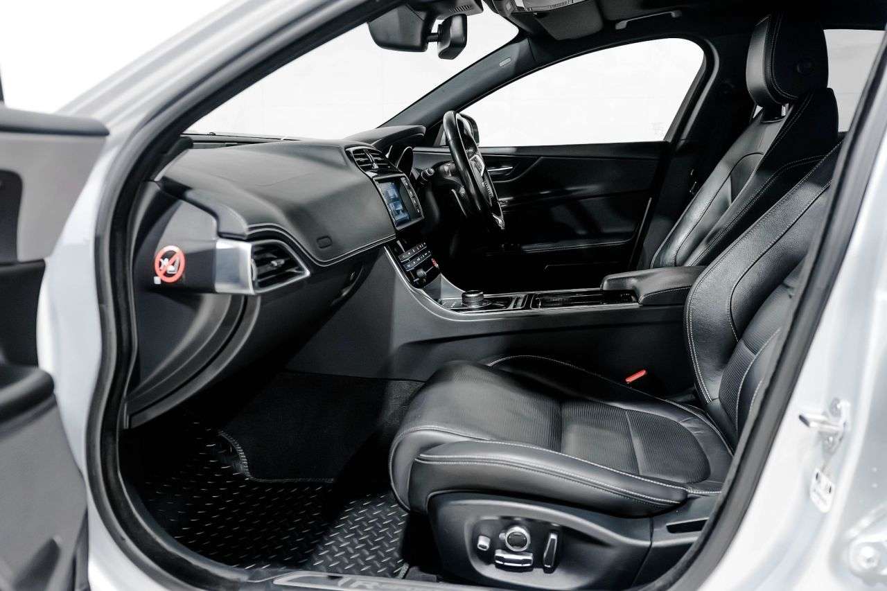 2018 JAGUAR XE 2018 JAGUAR XE