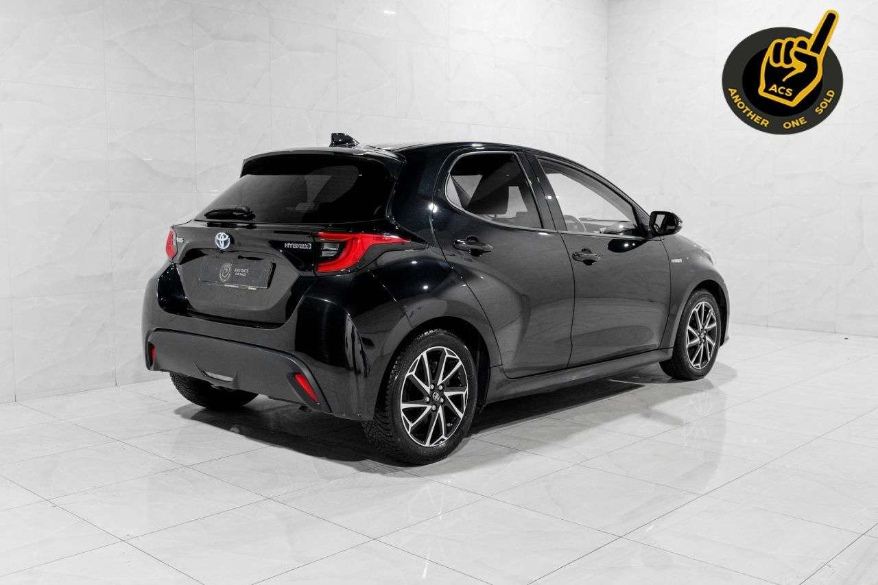 A 2020 TOYOTA YARIS 1.5 VVT-h Design Hatchback 5dr Petrol Hybrid E-CVT Euro 6 (s/s) (116 ps) Se A 2020 TOYOTA YARIS 1.5 VVT-h Design Hatchback 5dr Petrol Hybrid E-CVT Euro 6 (s/s) (116 ps) Se