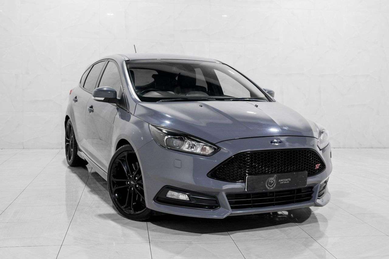 A 2017 FORD FOCUS 2.0T EcoBoost ST-3 Hatchback 5dr Petrol Manual Euro 6 (s/s) (250 ps) A 2017 FORD FOCUS 2.0T EcoBoost ST-3 Hatchback 5dr Petrol Manual Euro 6 (s/s) (250 ps)