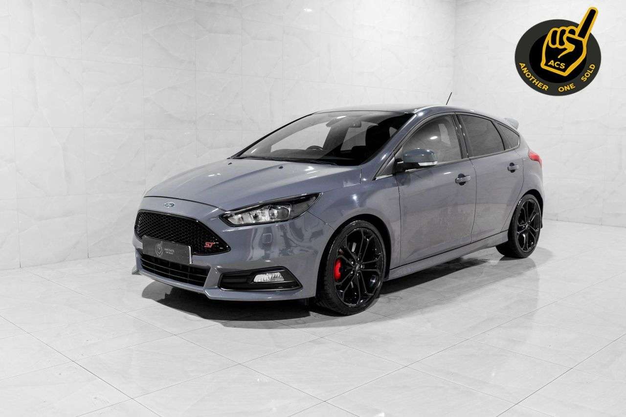 A 2017 FORD FOCUS 2.0T EcoBoost ST-3 Hatchback 5dr Petrol Manual Euro 6 (s/s) (250 ps) A 2017 FORD FOCUS 2.0T EcoBoost ST-3 Hatchback 5dr Petrol Manual Euro 6 (s/s) (250 ps)