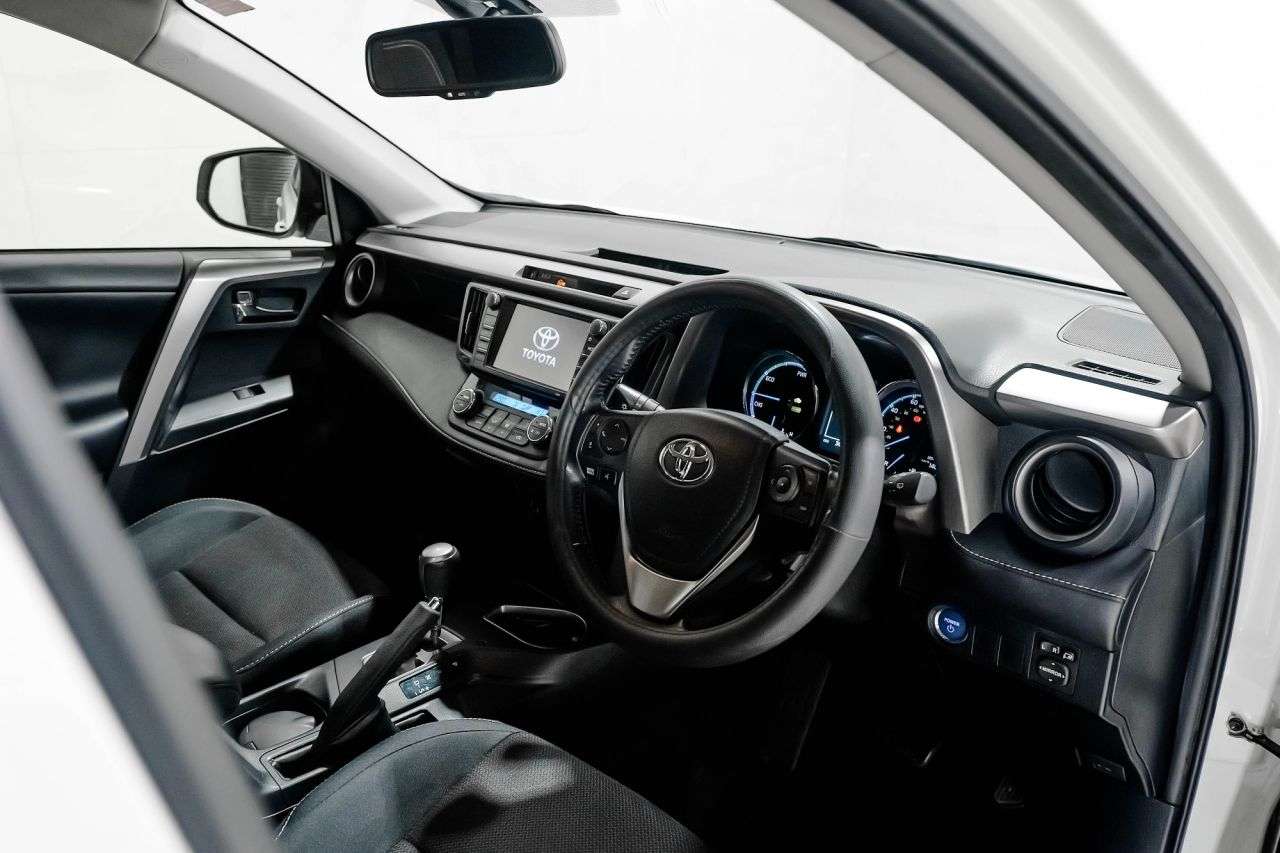 A 2016 TOYOTA RAV4 2.5 VVT-h Business Edition Plus SUV 5dr Petrol Hybrid CVT Euro 6 (s/s) (197 A 2016 TOYOTA RAV4 2.5 VVT-h Business Edition Plus SUV 5dr Petrol Hybrid CVT Euro 6 (s/s) (197