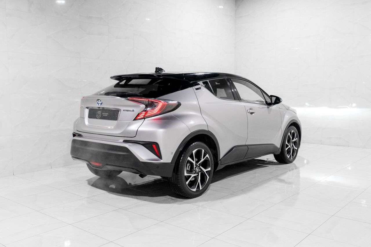 A 2017 TOYOTA C-HR 1.8 VVT-h Dynamic SUV 5dr Petrol Hybrid CVT Euro 6 (s/s) (122 ps) Service H A 2017 TOYOTA C-HR 1.8 VVT-h Dynamic SUV 5dr Petrol Hybrid CVT Euro 6 (s/s) (122 ps) Service H