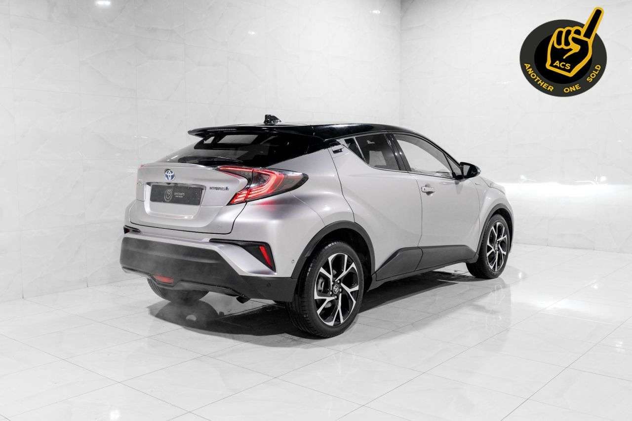 A 2017 TOYOTA C-HR 1.8 VVT-h Dynamic SUV 5dr Petrol Hybrid CVT Euro 6 (s/s) (122 ps) Service H A 2017 TOYOTA C-HR 1.8 VVT-h Dynamic SUV 5dr Petrol Hybrid CVT Euro 6 (s/s) (122 ps) Service H